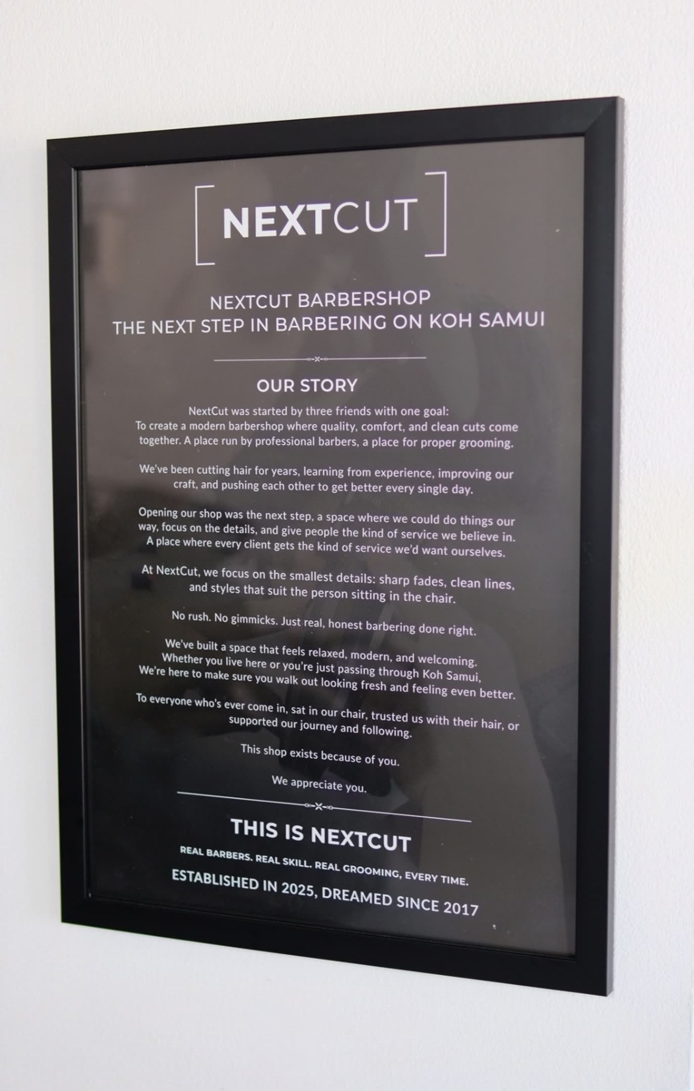 店内陈列的 NextCut 理发店故事板。